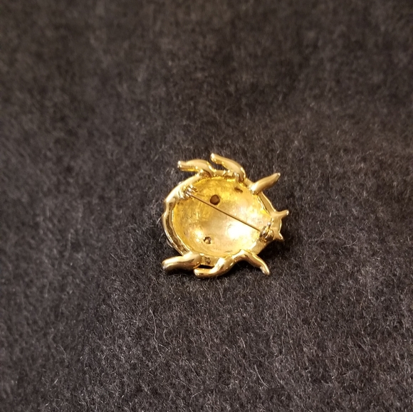 Beetle bug goldtone brooch - Picture 3 of 5